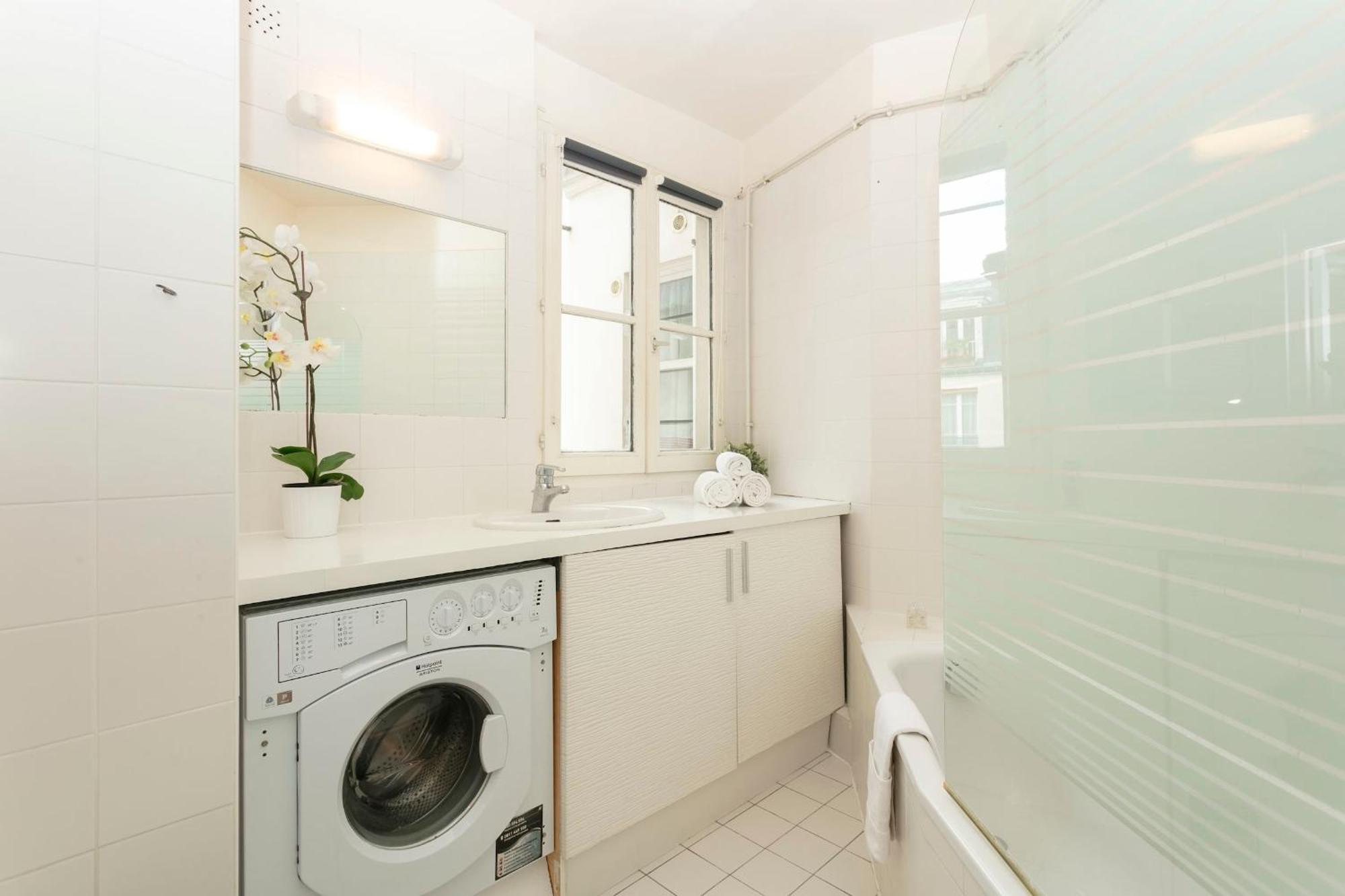 Bnbnova - Notre-dame - 1br With Balcony *